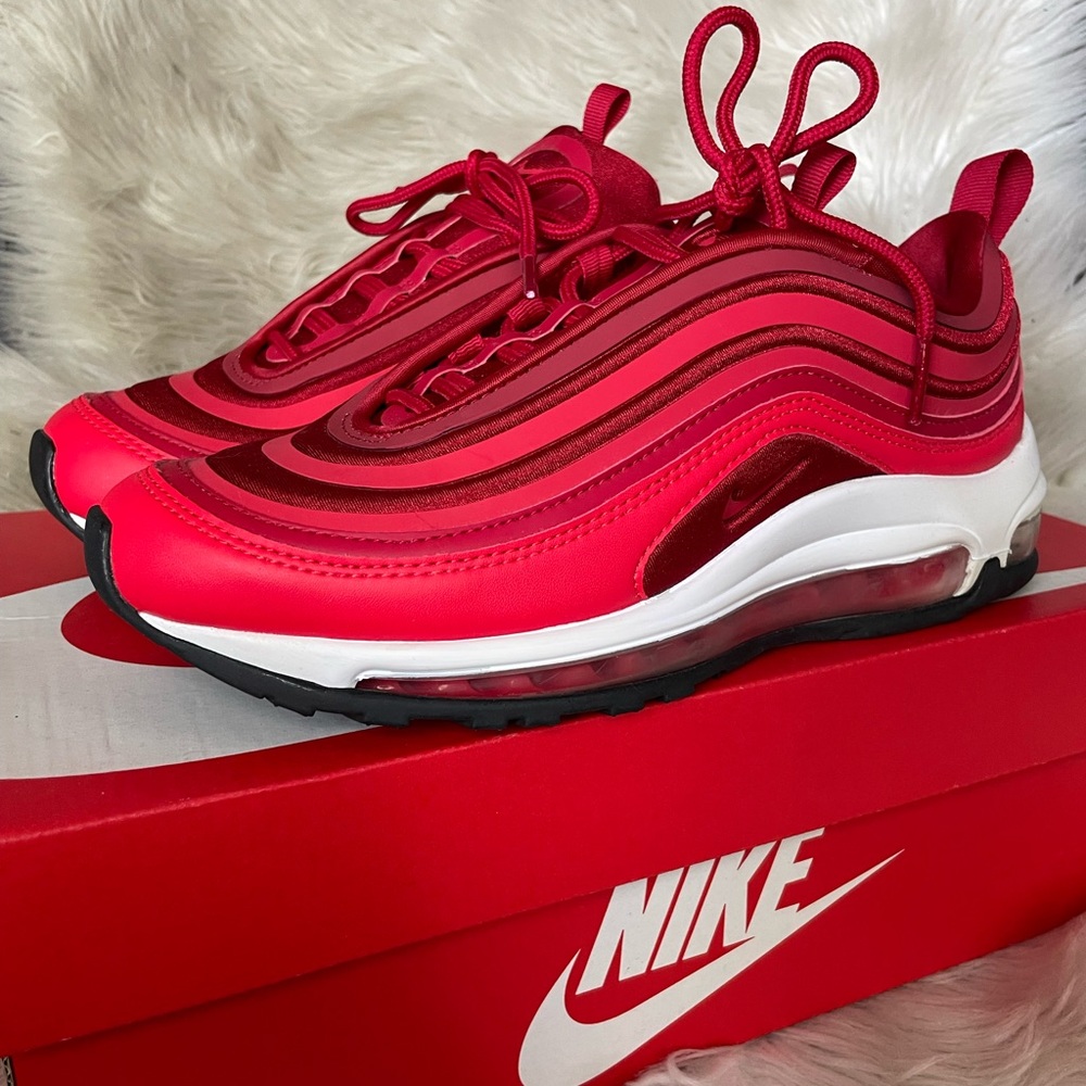 Nike Air Max 97 in Red Size 6